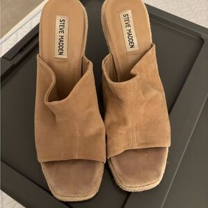 Steve Madden Tan Suede Slide wedges